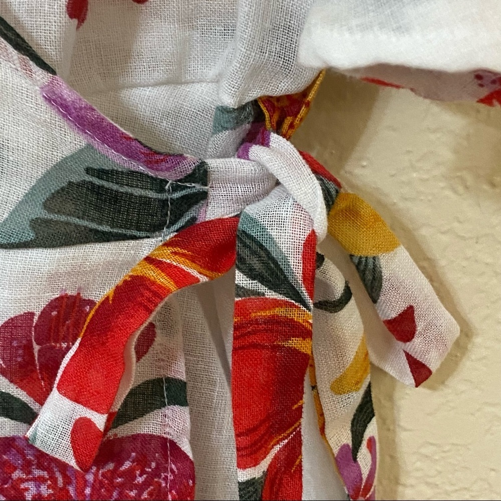 Old Navy Linen &‎ Cotton Blend Floral Wrap Top - Picture 7 of 10